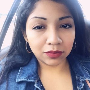 Meet your Posher, Yolanda